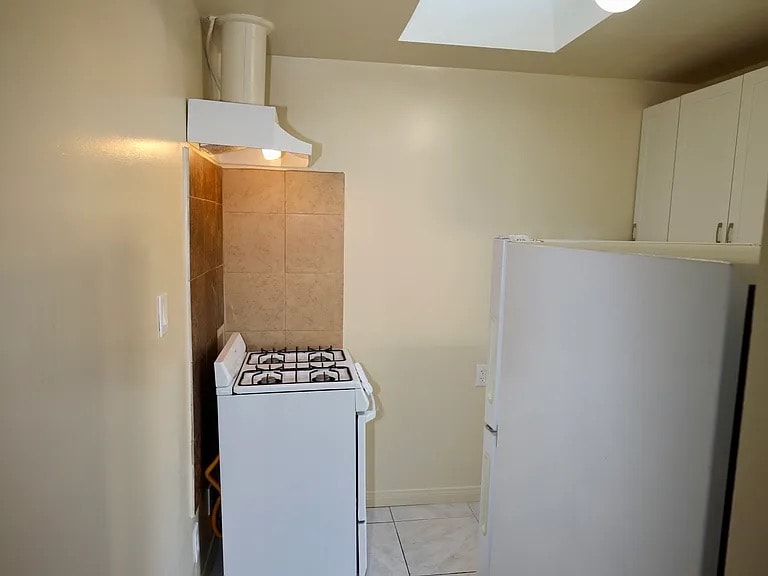 Building Photo - 7913 Jamieson Ave