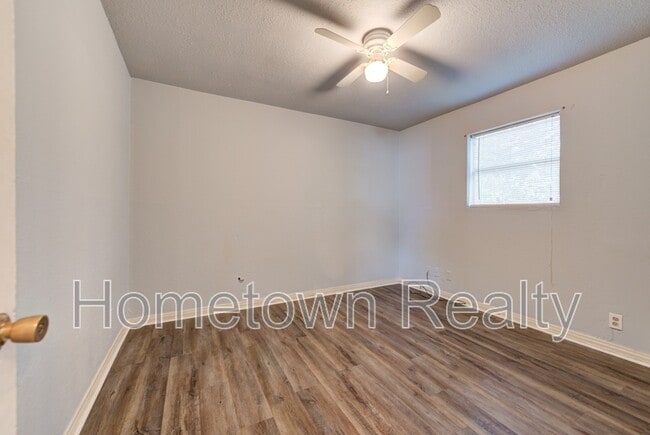Building Photo - 9809 N McKinley Ave