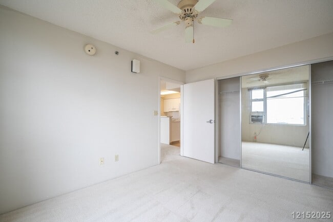 Building Photo - 215 N King St