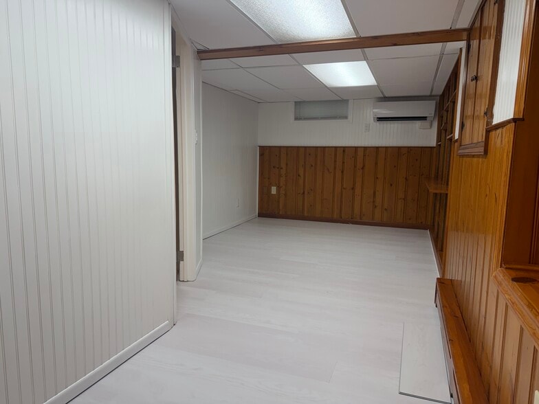Building Photo - 112 N Cliff Ave