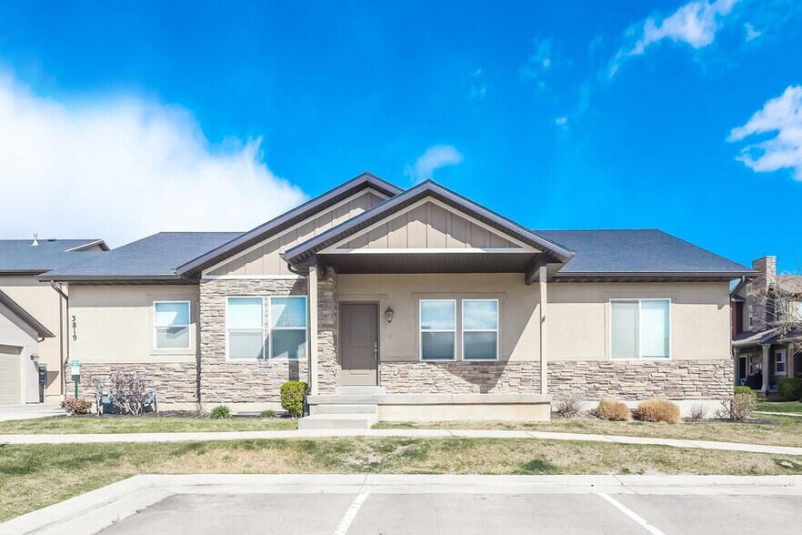 Primary Photo - 3819 E Cunninghill Dr