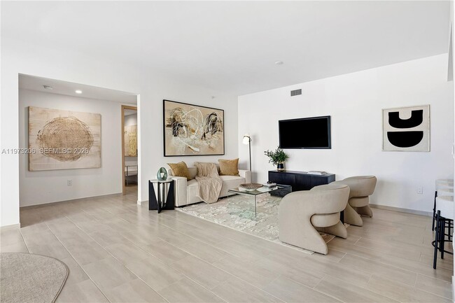 Building Photo - 10281 W Bay Harbor Dr