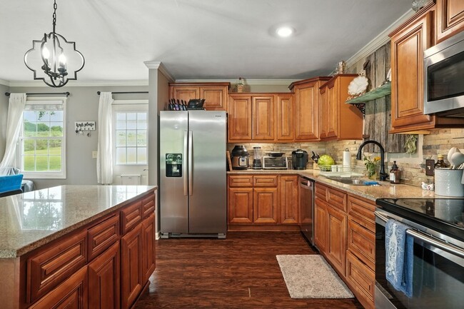 Building Photo - 864 Greenwood Rd