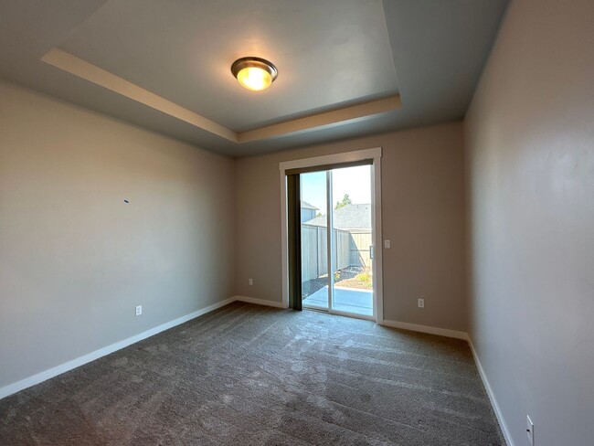 Building Photo - 2 Bedroom Duplex – Luderman Crossing - Bend