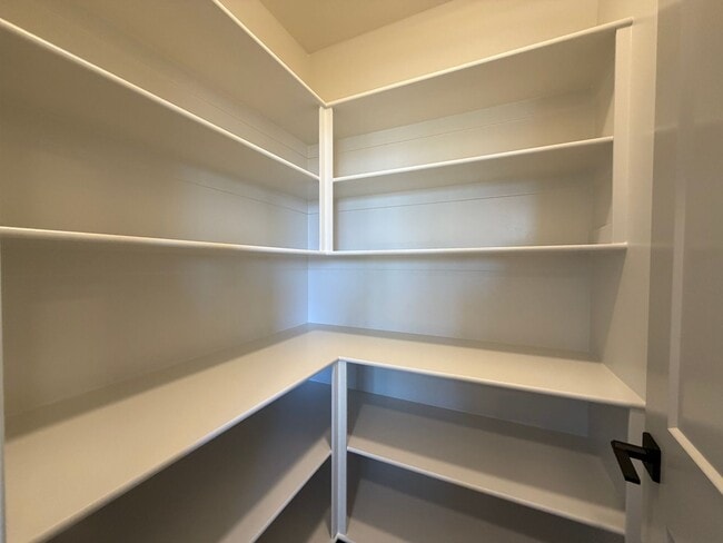 Building Photo - BRAND NEW TOWNHOME FOR RENT BY CRIMSON CLIFFS!