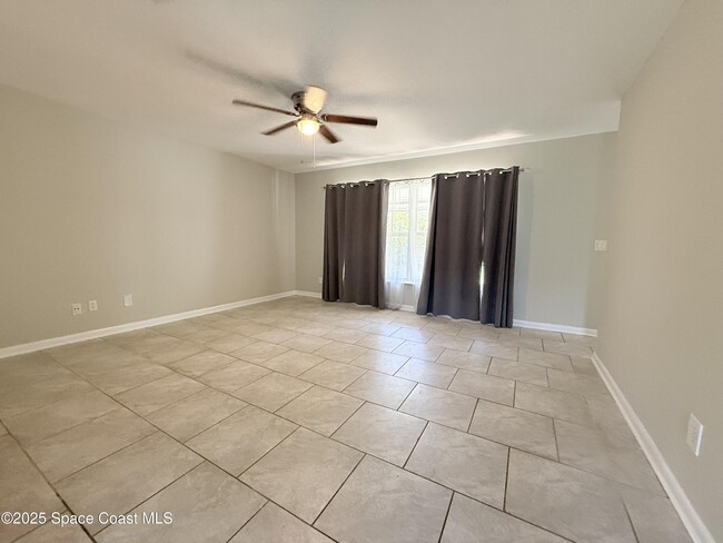 Building Photo - 988 Nicklaus Dr
