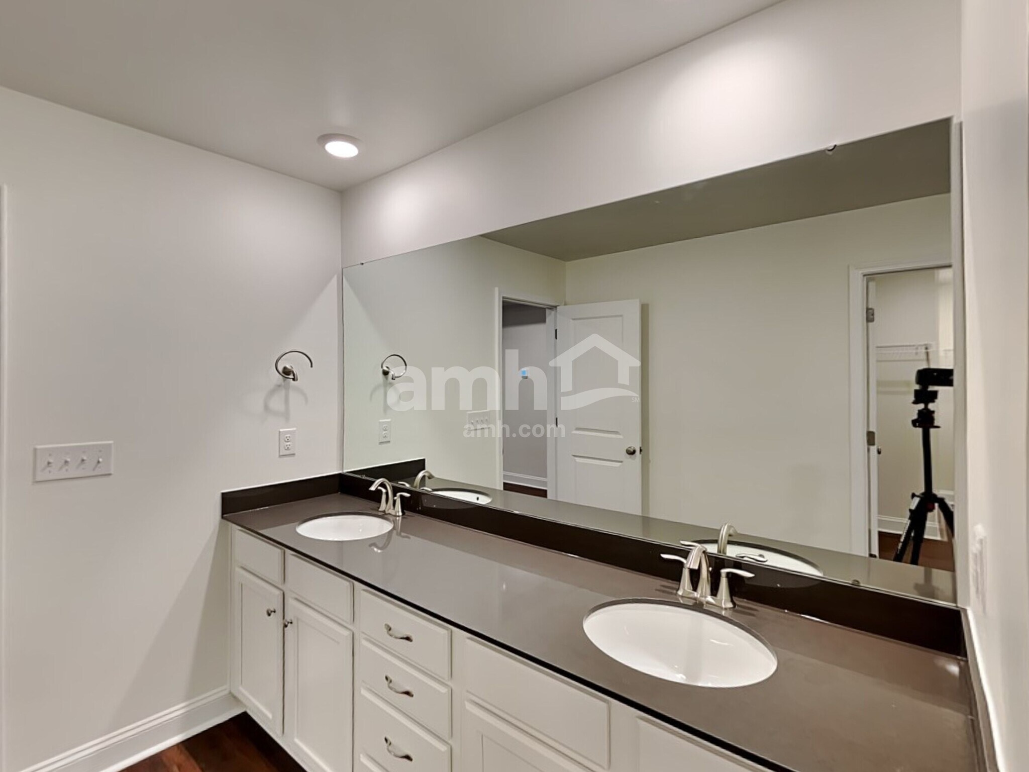 Building Photo - 576 Rivermist Dr