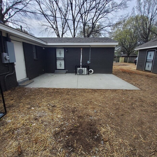 Building Photo - 4873 Verne Rd