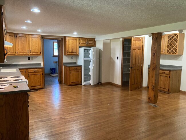 Building Photo - 221 S James St