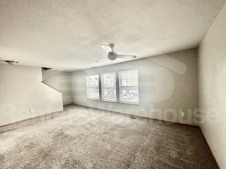 Building Photo - 1166 SE Village View Ln