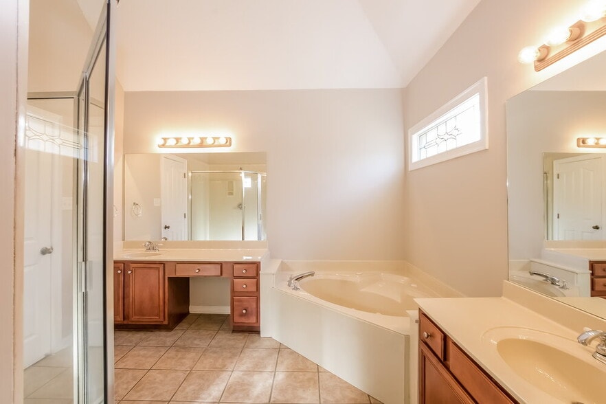 Building Photo - 1225 Havenwood Dr