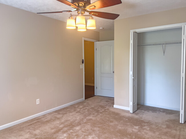 Building Photo - 252 Full Cir Dr