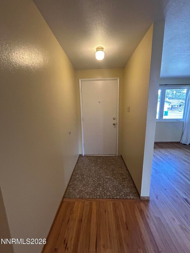 Building Photo - 1045 Johnson Pl