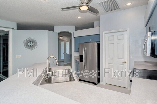 Building Photo - 607 Oak River Ct
