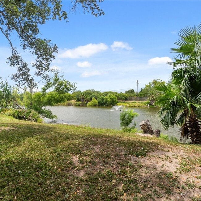Building Photo - 6136 Hidden Cove