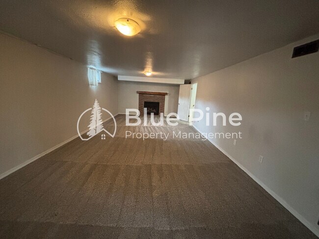 Building Photo - 1058 Mojave St