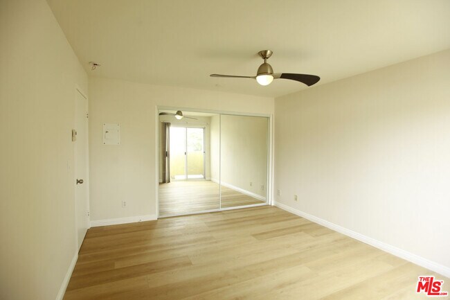 Building Photo - 833 Orange Grove Ave