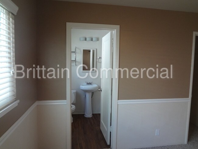 Building Photo - 1808 N St