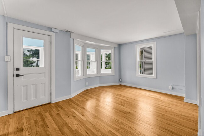 Building Photo - 155 Broadway