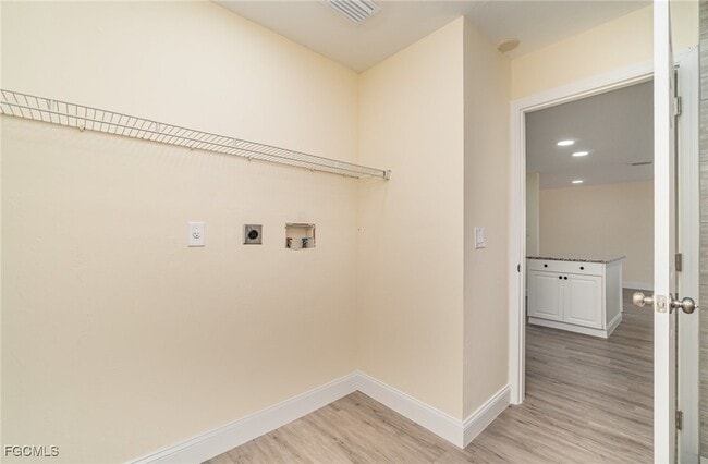 Building Photo - 2225 Aldridge Ave