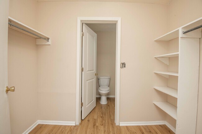 Building Photo - 3051 Dow Dr