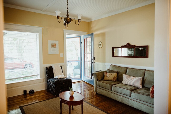 Building Photo - 108 W 6th St