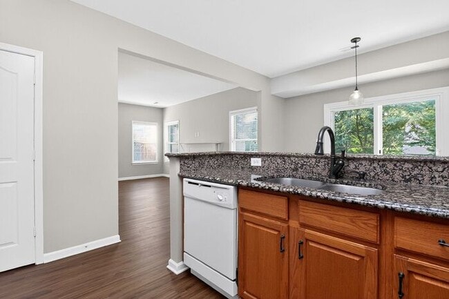 Building Photo - Recently Updated 4BD/2.5BA Home in Melbourne Community of Huntersville!