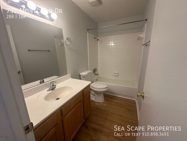 Building Photo - 732 Montclair Dr