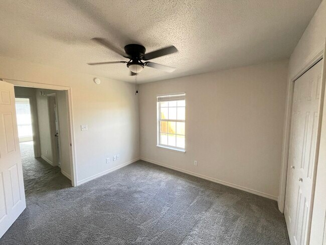 Building Photo - 2212 Peachwood Ct