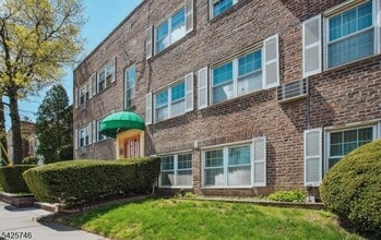 Building Photo - 604 Chestnut St