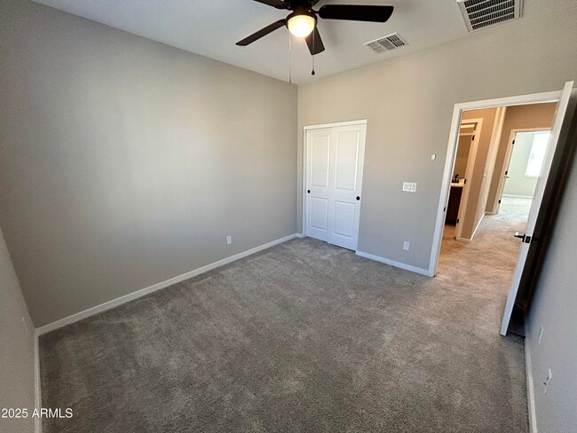 Building Photo - 740 E Lark St