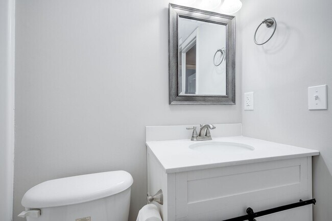 Building Photo - 503 Windsong Cir