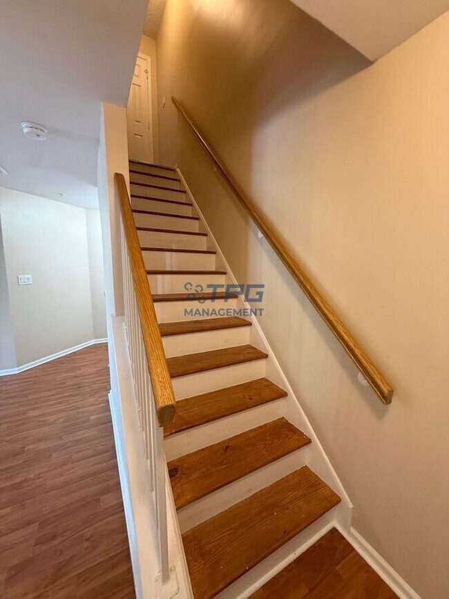 Building Photo - 19 Newburgh Dr