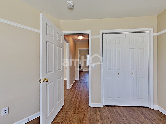 Building Photo - 2662 Hansford Dr