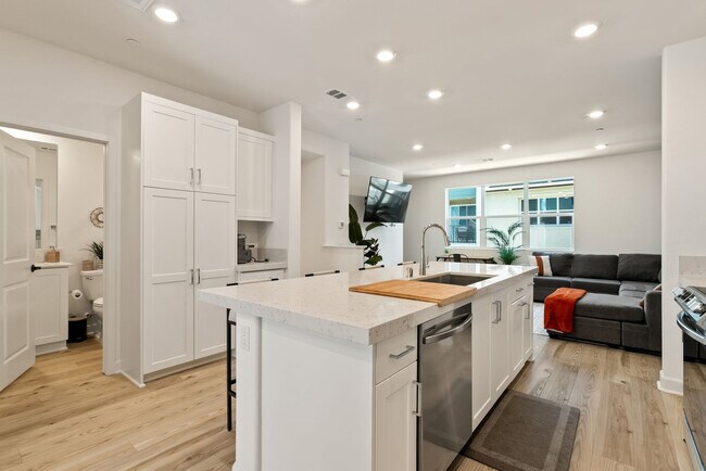 Building Photo - 777 Abby Dr