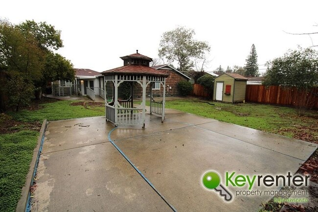 Building Photo - 3429 Braeburn St