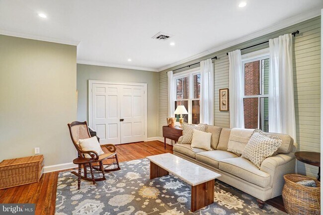 Building Photo - 7153 Main St