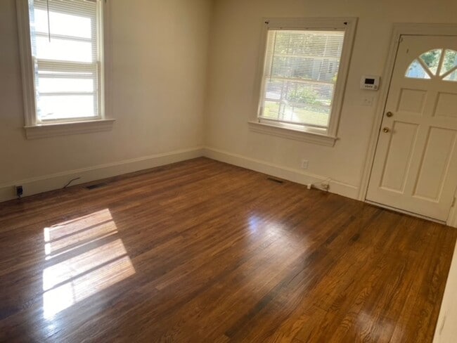 Building Photo - 3 Bedroom Brick Home With Hardwood Floors