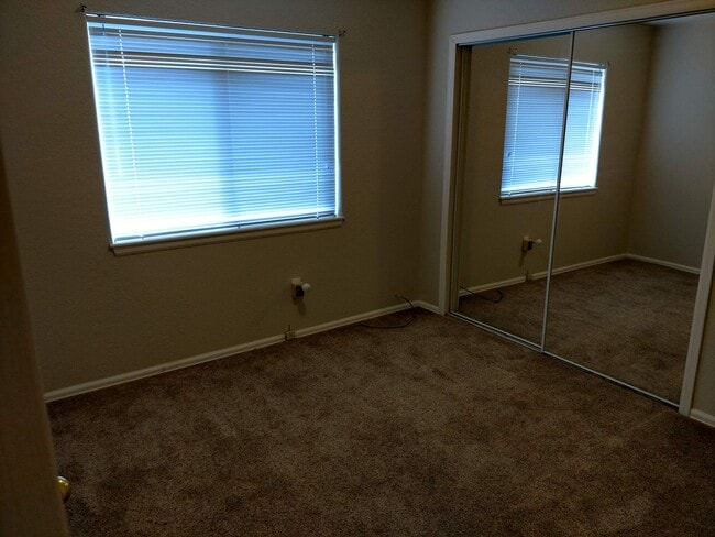 Building Photo - ALL PROSPECTIVE TENANTS MUST SUBMIT A $58 NON-REFUNDABLE APPLICATION FEE PER APPLICANT ONLINE AND...