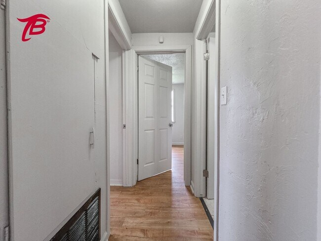 Building Photo - Spacious Split-Level 4-Bedroom Home with T...