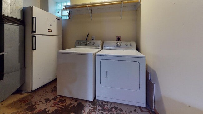 Building Photo - Affordable 6-Bedroom House close to U of M...