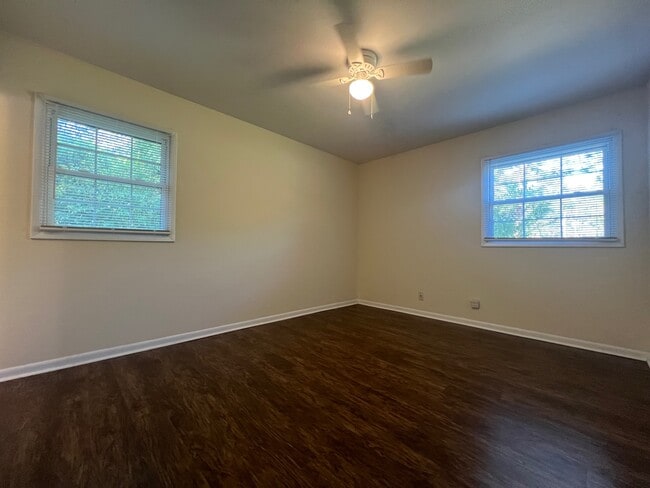 Building Photo - 109 Pound Dr