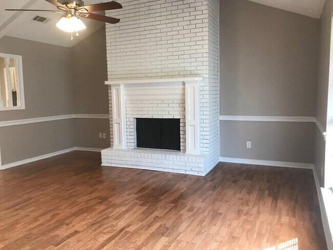 Building Photo - Beautiful Home for Lease!