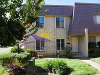 Building Photo - 3 Bed 2.5 Bath 1,380 sqft Townhome in Carm...