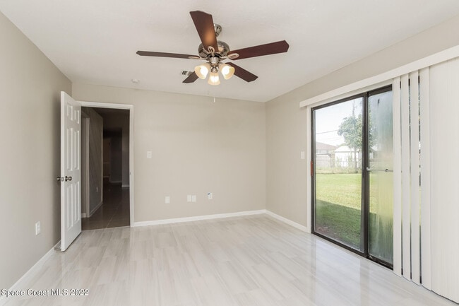 Building Photo - 647 Pampas St NW