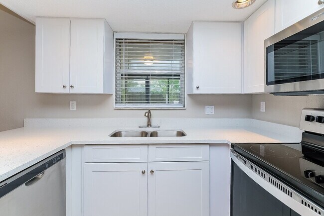 Building Photo - 10131 Hayward Rd