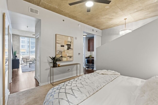 Building Photo - AVAILABLE NOW. 9th Floor of Encore Bldg Downtown Nashville. One Bed One Bath. Resort style amenit...