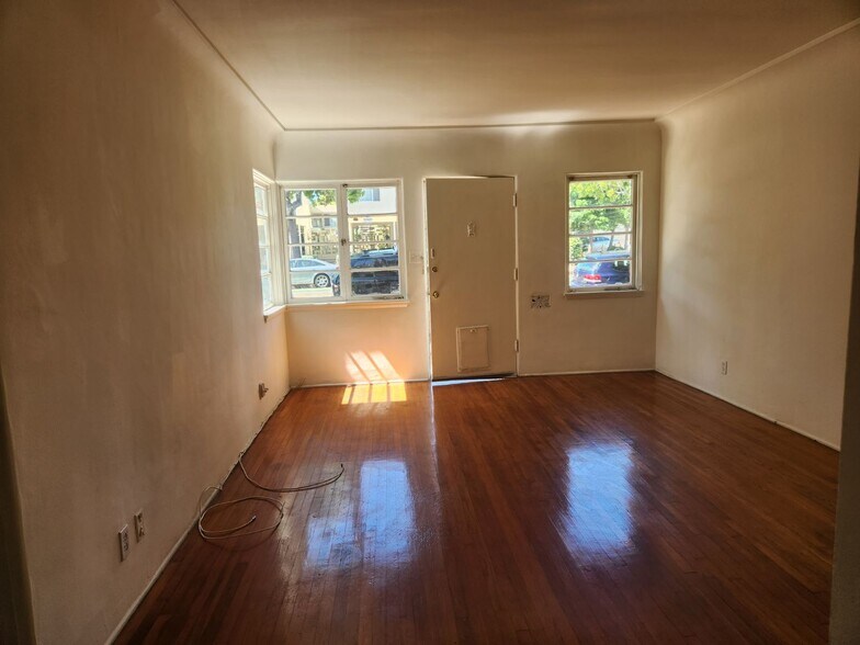 Primary Photo - 610 Montana Ave