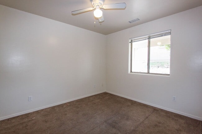 Building Photo - 8135 E Ashley Dr