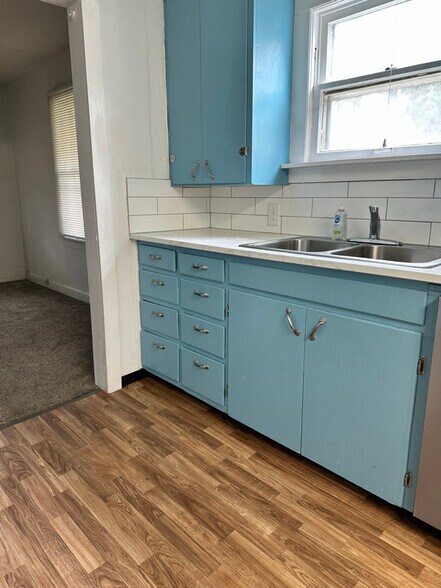 Building Photo - 810 N 24th Ave